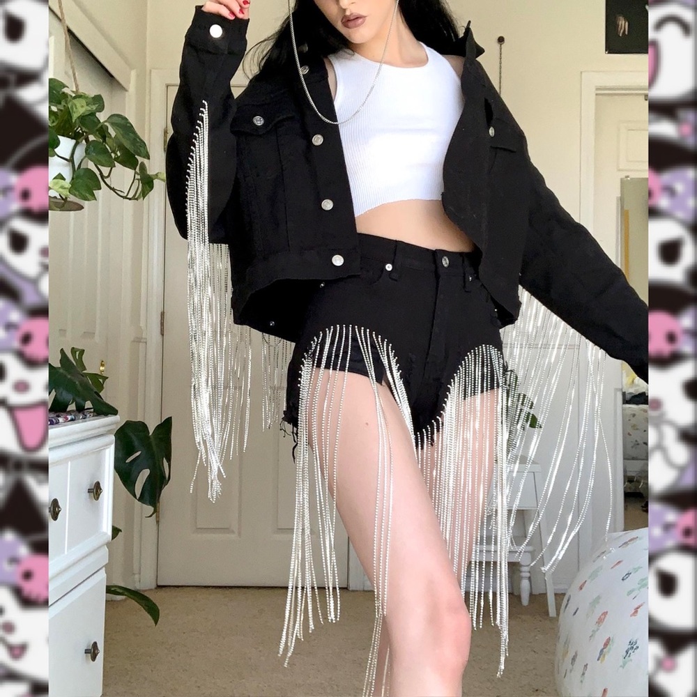🚨NO HOLD🚨AZALEA WANG
DOLLY FRINGE DENIM SHORTS